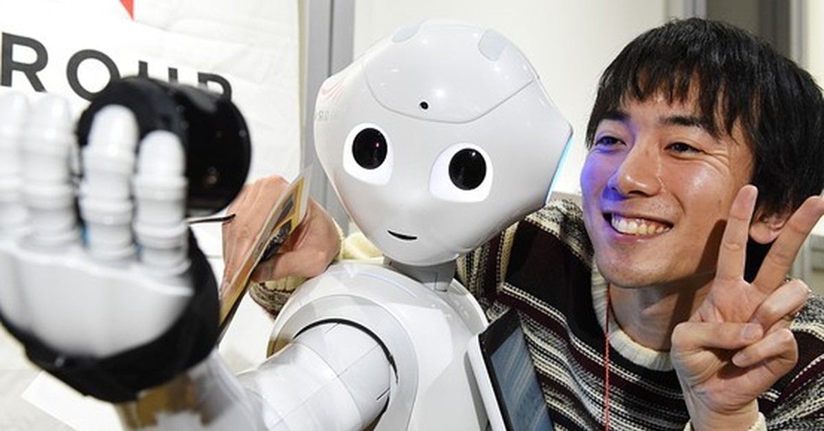 Первого в мире эмоционального робота избили Пикабу