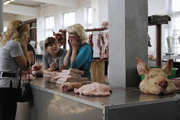 Гляжусь в тебя, как в зеркало))