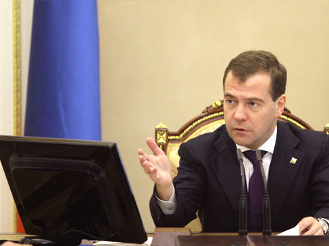Медведев предложил принять правила поведения в интернете в форме мягкого права