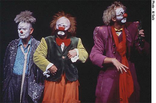 There three clowns at the. Три клоуна. Американский клоун. Группа клоунов. Трое клоунов.
