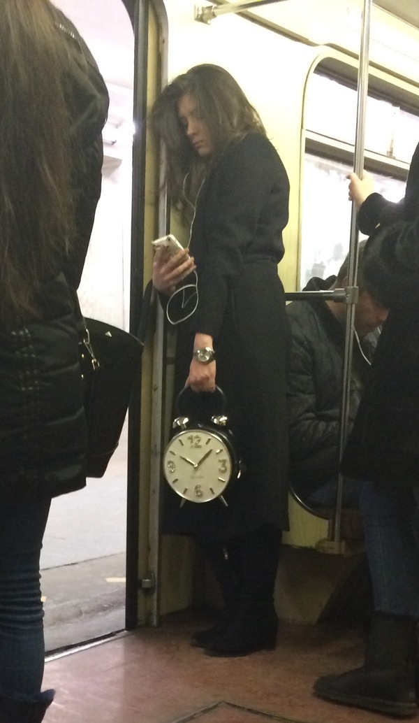 Когда залипаешь в метро