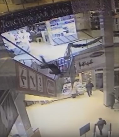 Осторожнее на эскалаторе