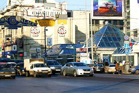 Пестрящий ужас рекламы нулевых. Для тех кто не узнал, улица Тверская, Москва