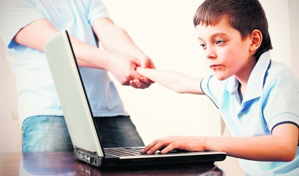 EU to ban children under 16 from social media - European Union, Internet, Children, , Eeyore regnum