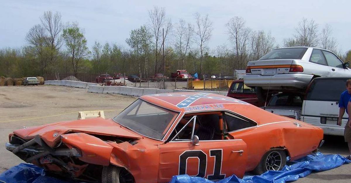 Look at that car it crash. Додж Чарджер 1969 генерал ли. Dodge Charger 1970 General Lee. Dodge Charger 1969 General Lee. Додж Чарджер Дайтона 1969 заброшенный.