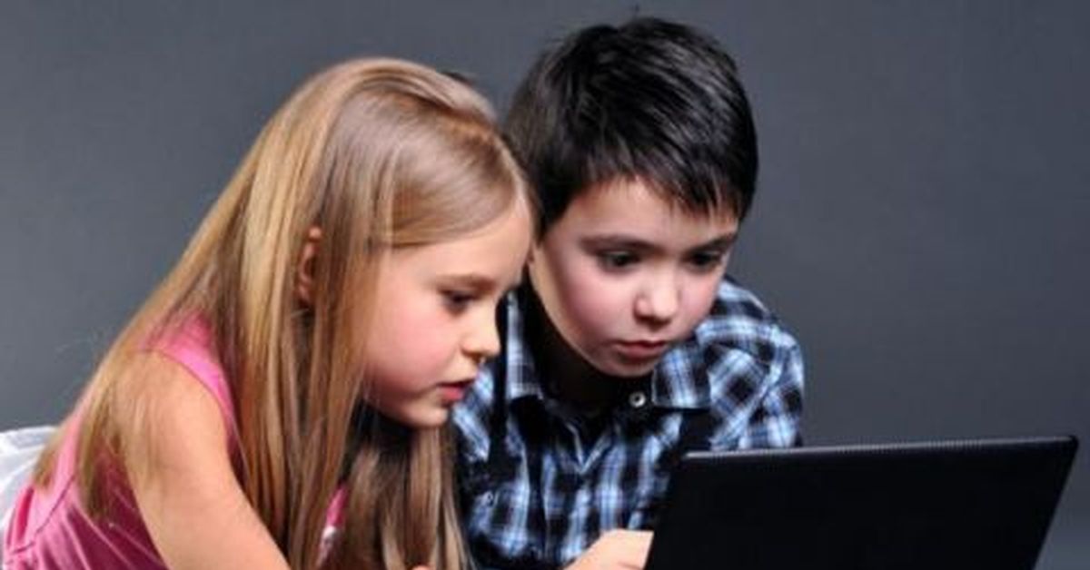 Интернет среди подростков. Компьютер в жизни подростка. Детям об интернете. Общение в соцсетях для детей. Общение в интернете дети.