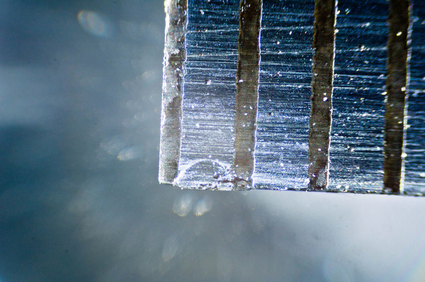 145063501514468826 Как выглядит стекло под микроскопом