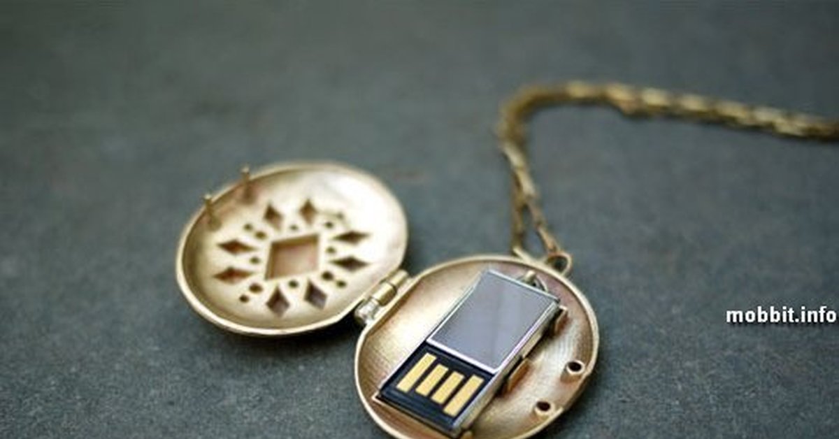 Hidden flash. Медальон. Медальон картинка. Часы медальон на цепочке. Кулончик тайник для маленького ключа.