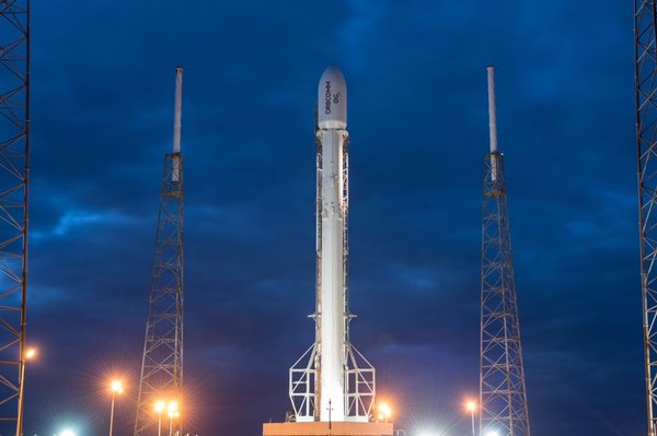 SpaceX     Falcon 9  , SpaceX, Habr, Geektimes, , , , 