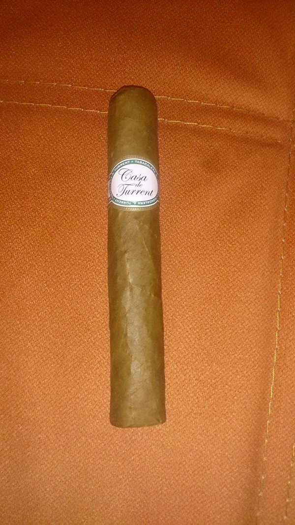 casa turrent сигары история. 1450785347118595074. casa turrent сигары история фото. casa turrent сигары история-1450785347118595074. картинка casa turrent сигары история. картинка 1450785347118595074. Мексика – один из древнейших регионов, откуда табак, как растение, начал свое шествие по миру. Неудивительно, что местный табак славится своими характеристиками по всему миру. Мексиканские сигары Casa Turrent производятся на фабрике Tabacalera Alberto Turrent (A. Turrent Nueva Matacapan S.A.), историю которой начал писать Альберто Туррент еще в 1880 году, занявшись выращиванием табака. Сейчас фабрика располагается в мексиканском штате Веракруз, и каждый член семьи Туррент, прежде чем занять управляющий пост, проходит всю цепочку рабочих специальностей – от плантации до цехов фабрики. Сегодня фабрика, на которой выпускаются сигары Casa Turrent является старейшим и крупнейшим производителем премиальных сигар в Мексике. Предприятия Альберто Туррента являются не только гордостью шести поколений семьи Туррент, по-прежнему управляющих сигарным производством и занимающихся культивацией лучшего табака в Мексике, – фабрику заслуженно называют гордостью страны! casa turrent сигары история. 1450785347118595074. casa turrent сигары история фото. casa turrent сигары история-1450785347118595074. картинка casa turrent сигары история. картинка 1450785347118595074. Мексика – один из древнейших регионов, откуда табак, как растение, начал свое шествие по миру. Неудивительно, что местный табак славится своими характеристиками по всему миру. Мексиканские сигары Casa Turrent производятся на фабрике Tabacalera Alberto Turrent (A. Turrent Nueva Matacapan S.A.), историю которой начал писать Альберто Туррент еще в 1880 году, занявшись выращиванием табака. Сейчас фабрика располагается в мексиканском штате Веракруз, и каждый член семьи Туррент, прежде чем занять управляющий пост, проходит всю цепочку рабочих специальностей – от плантации до цехов фабрики. Сегодня фабрика, на которой выпускаются сигары Casa Turrent является старейшим и крупнейшим производителем премиальных сигар в Мексике. Предприятия Альберто Туррента являются не только гордостью шести поколений семьи Туррент, по-прежнему управляющих сигарным производством и занимающихся культивацией лучшего табака в Мексике, – фабрику заслуженно называют гордостью страны!