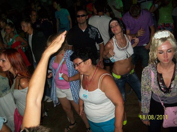 Разбудите ее кто-нибудь!!!