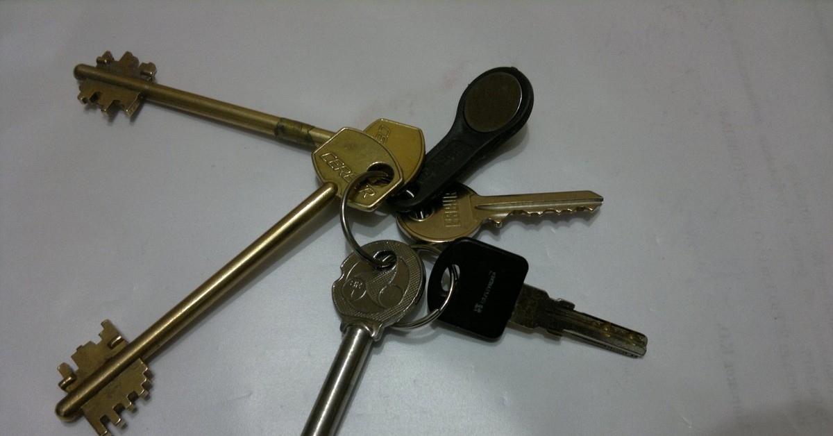 Спб ключ сайт. Связка ключей. Найдены ключи. Ключи Санкт Петербурга. Ключи от Петербурга.