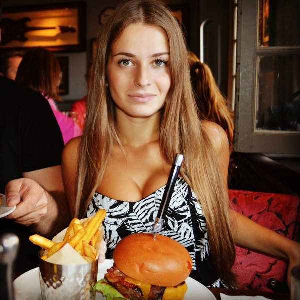 Image is... - Hard Rock Cafe, Girls, Burger, In contact with, Photo