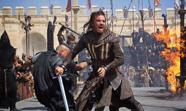 На новом кадре из фильма «Кредо убийцы» уже даже показывают экшен!