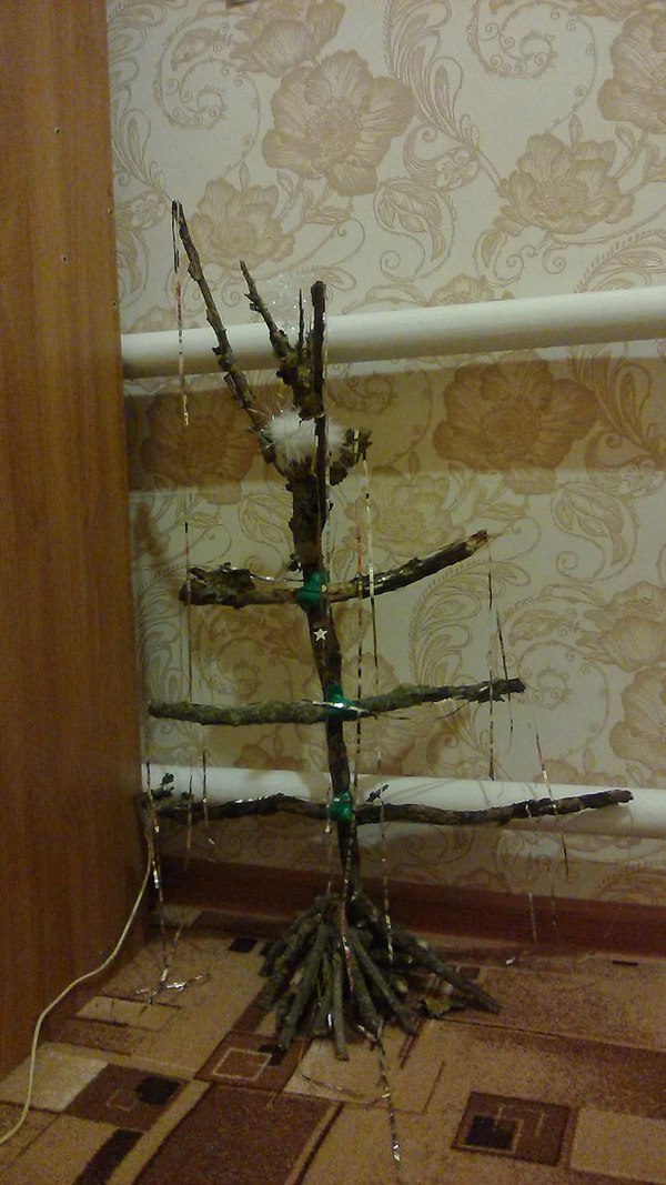 Каков технарь, такова и "ёлка".