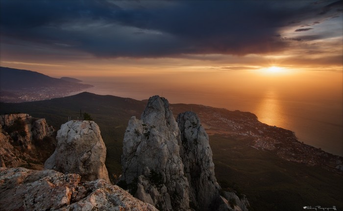 Meeting the dawn on Ai Petri. - My, Crimea, Ai Petri, dawn, The photo, The mountains, Black Sea, Autumn