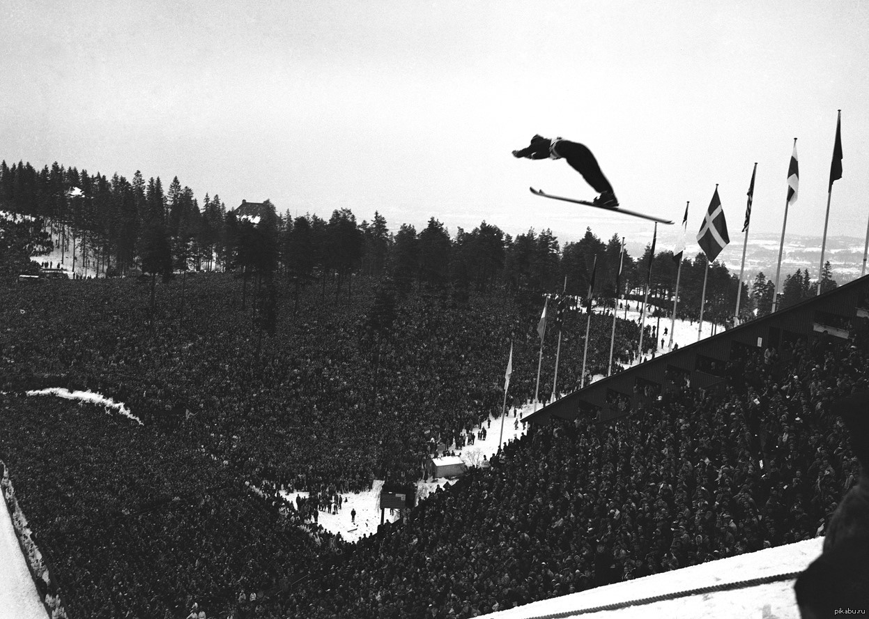 Первый прыжок с трамплина на лыжах. Олимпийские игры в Осло 1952 года. Зимние Олимпийские игры Осло 1952 горнолыжный спорт. Vi зимние Олимпийские игры (Осло, Норвегия, 1952).