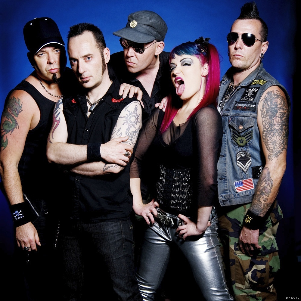 Новые рок группы 2024. KMFDM. Группа KMFDM. KMFDM Lucia. KMFDM Lucia Cifarelli.