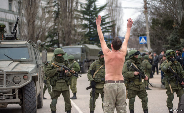 Военхроника последние новости сегодня. Российские войска в Крыму. Солдаты в Крыму. Русские войска в Крыму 2014. Российские военные в Крыму 2014.