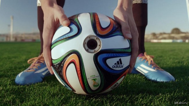 Самые крутые мячи. Adidas Brazuca. Футбольный мяч adidas Brazuca. Мячи адидас 2014. FIFA World Cup 2014 adidas.