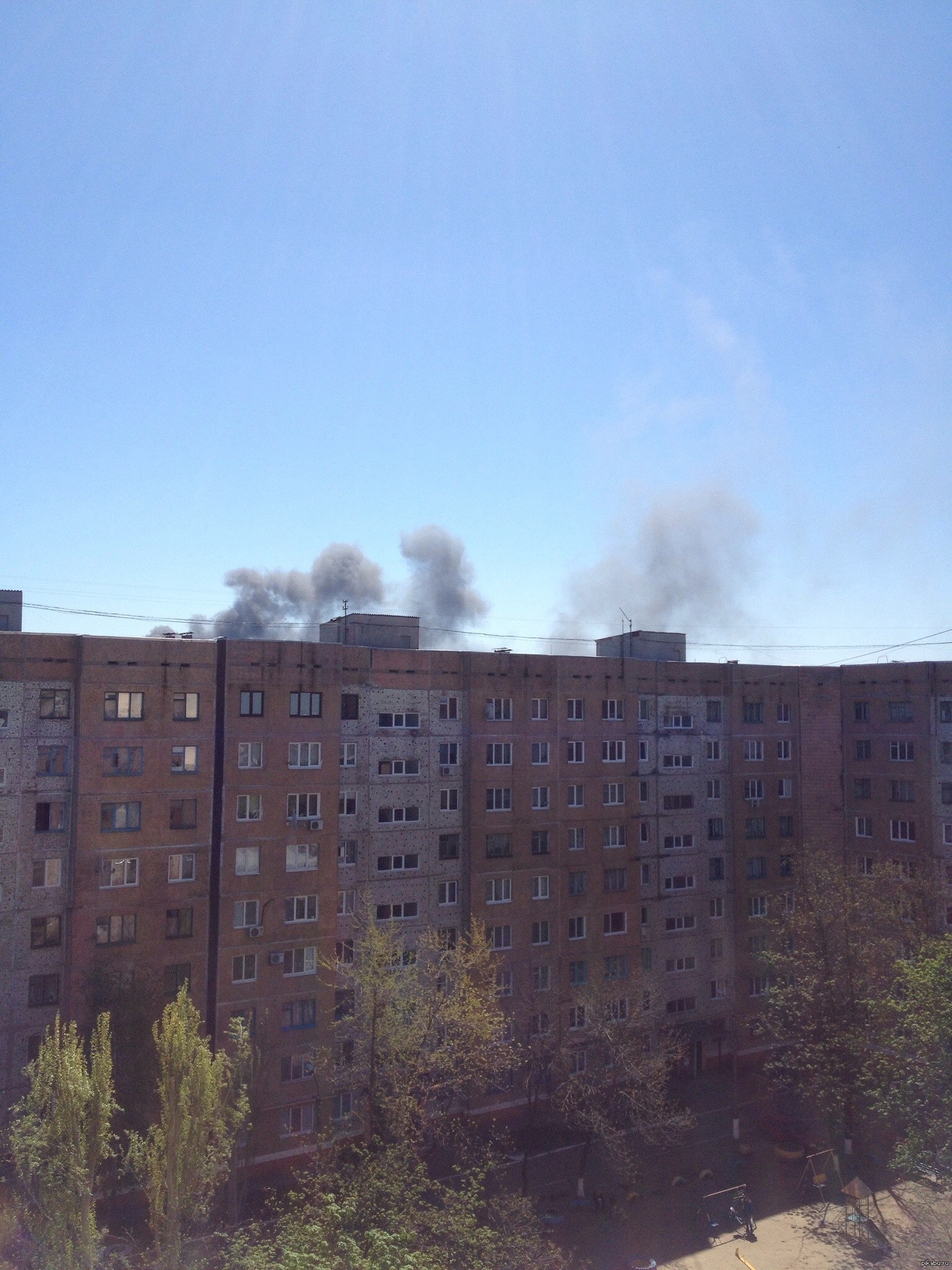 в Краматорске раздался взрыв 4 минуты назад и пошёл дым. слышны выстрелы |  Пикабу