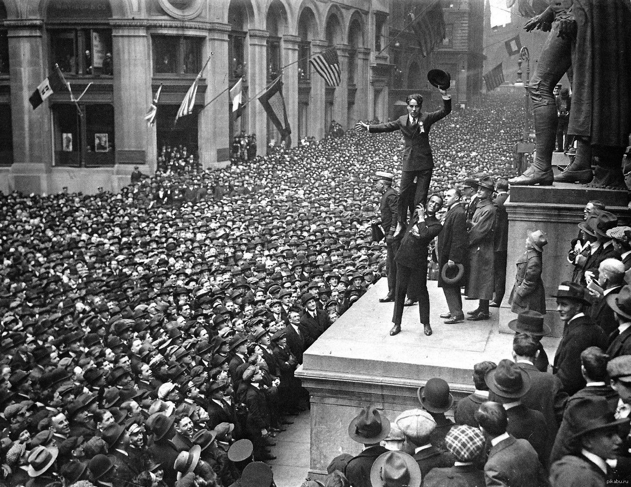 History photos. Чарли Чаплин 1918. Уолл стрит 1929. Крах Нью йоркской биржи 1929. Великая депрессия Уолл стрит.