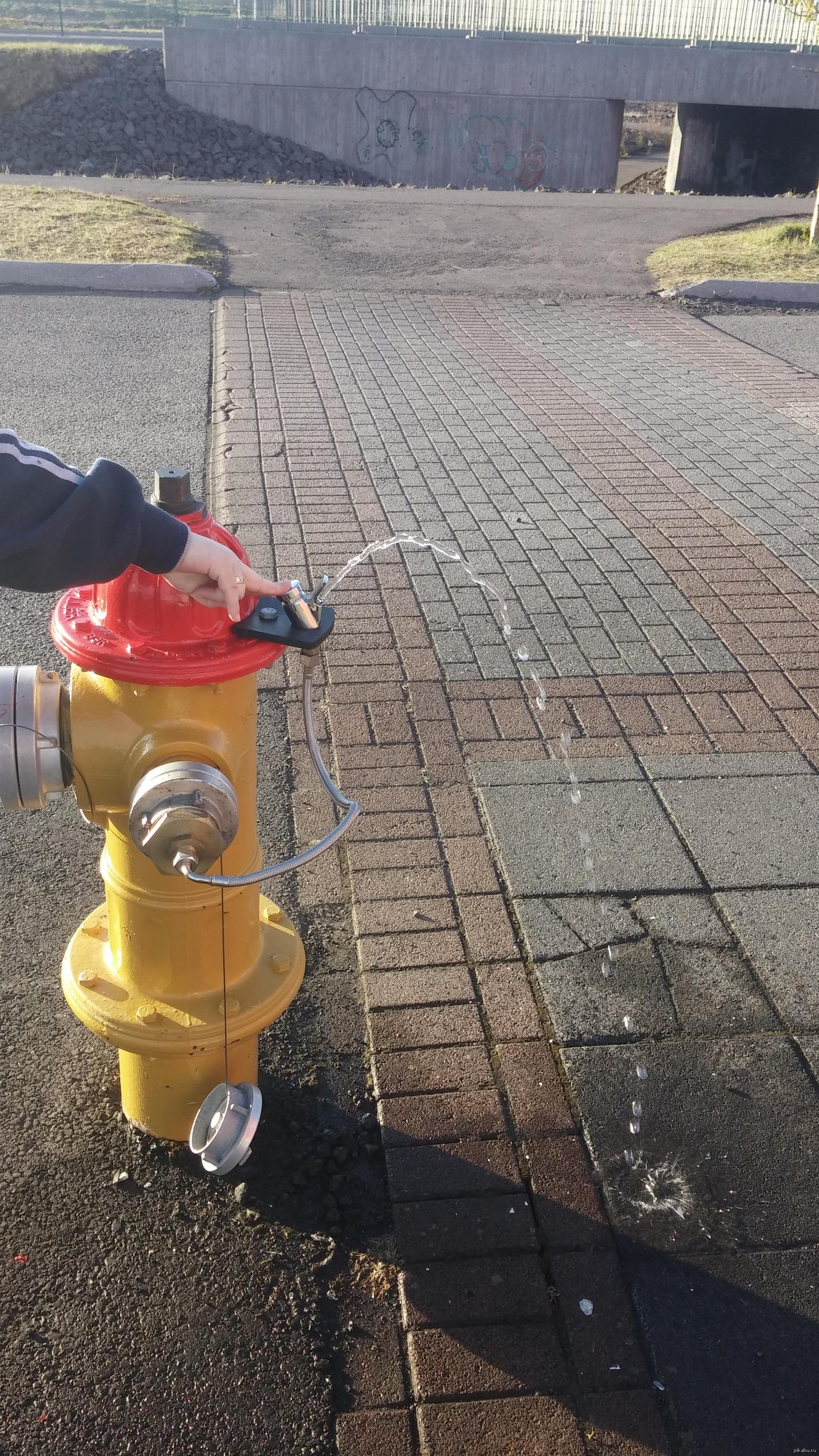 On the streets, you can now drink water directly from a fire hydrant - America, Hydrant, Water