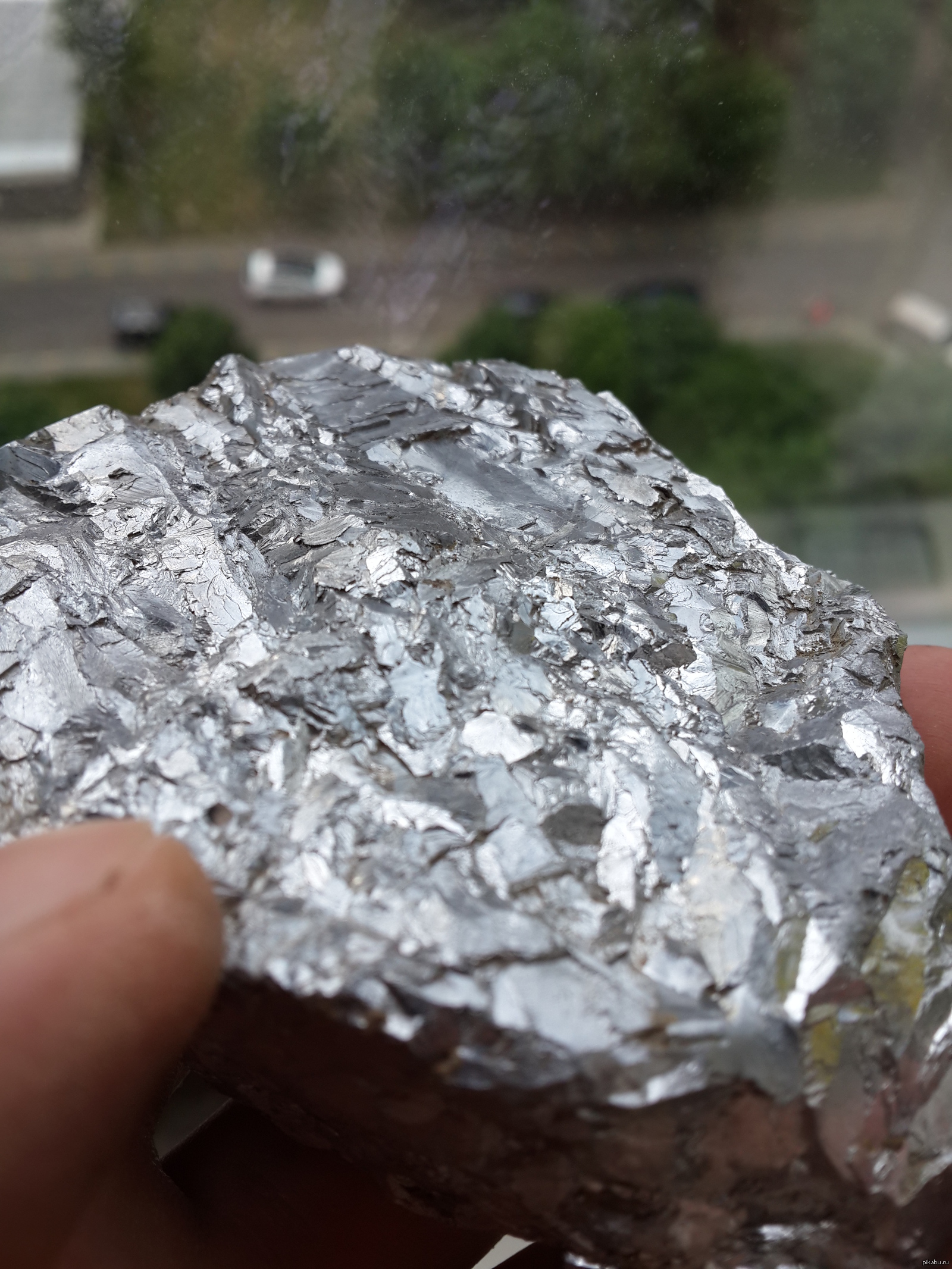Алюминий легче железа. Никель платина палладий. Железо никель платина. Феррохром фх005. Серебро камень самородок.