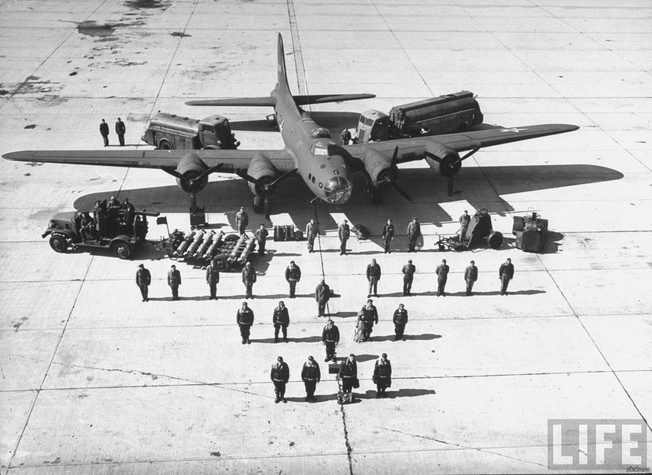 Б17 психологический. B17 экипаж. B-17 1942. Boeing b-17 Flying Fortress в СССР. B17 бомбардировщик архивные.