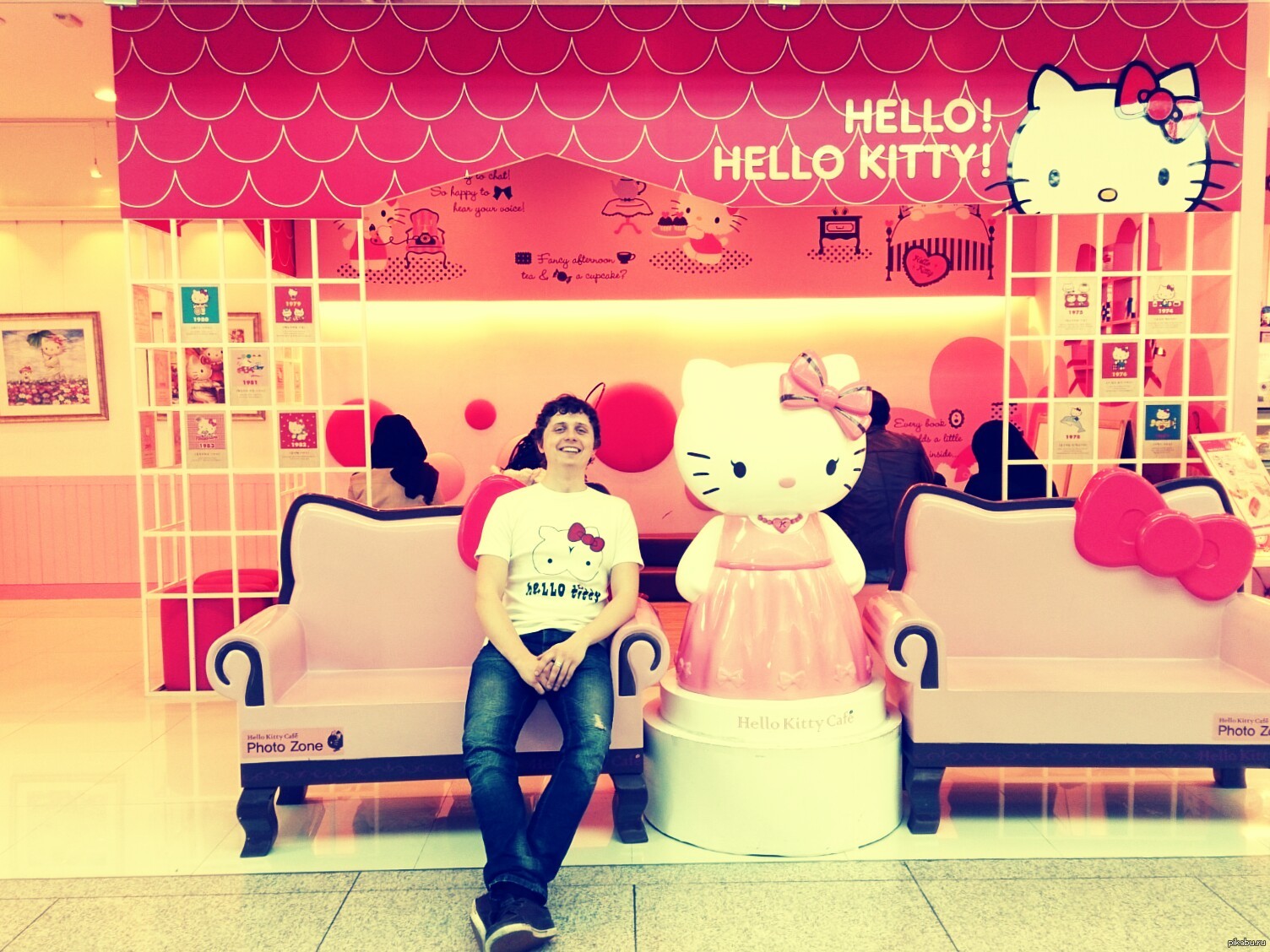 Hello kitty cafe. Остров мечты кафе hello Kitty. Кафе Хеллоу Китти в острове мечты. Кафе Хеллоу Китти в Корее. Остров мечты магазин Хеллоу Китти.