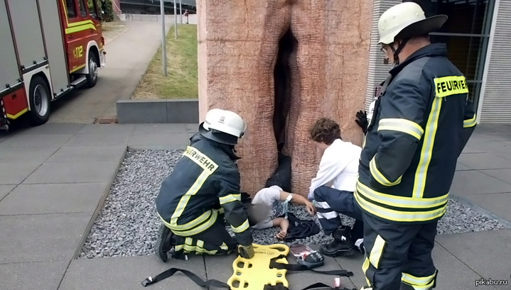 22 rescuers pulled a student out of the vagina - Vagina, Students, NSFW
