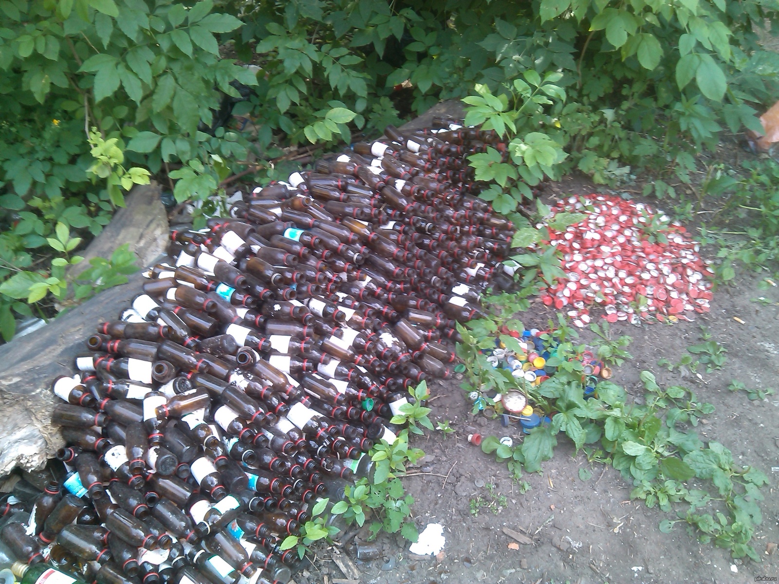 за гаражами 