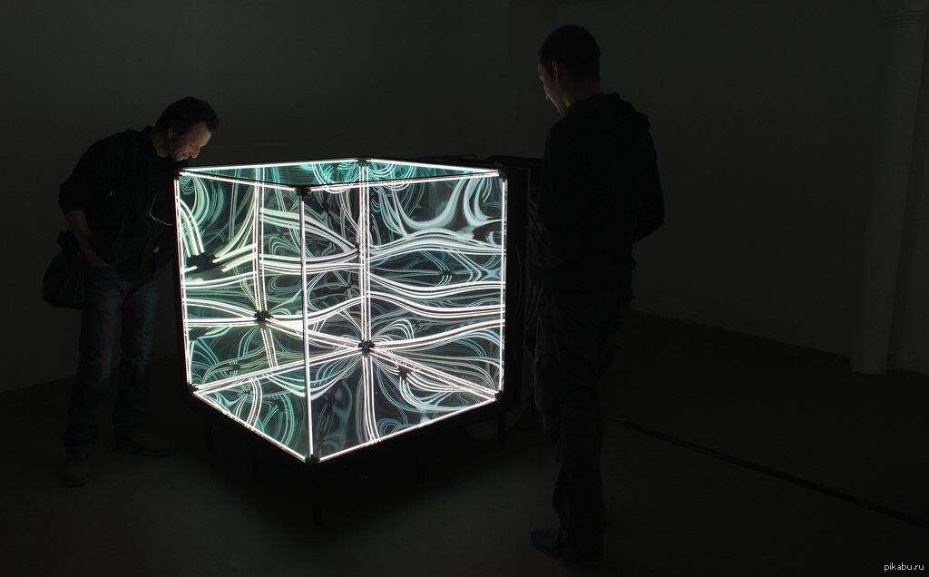 Art cube. Зеркальный RGB куб Гиперкуб. Миррор Кьюб. Стеклянные инсталляции. Объемные арт объекты.