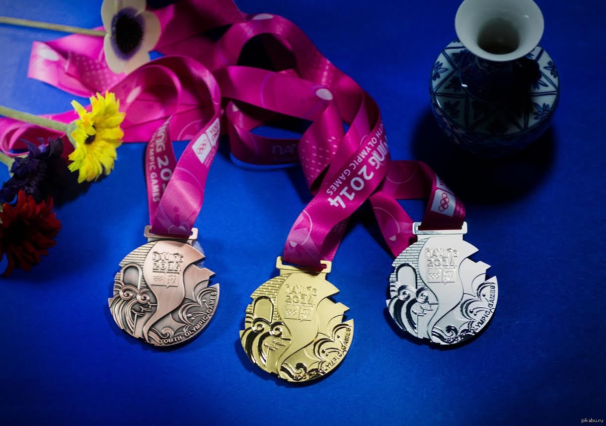 Олимпийская медаль 2014 года. Олимпийские медали. Современные Олимпийские медали. Спортивные Олимпийские медали. Медали Олимпийских игр разных лет.