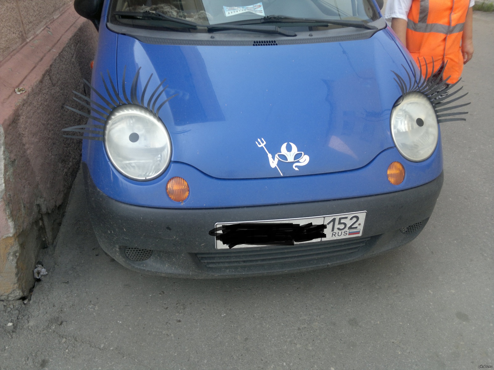 Глазки авто. Автомобиль с глазами. Машина с глазками. Машинки с глазами. Глаза на авто.