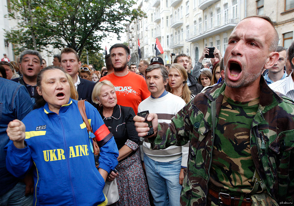 О чем говорят украинцы сегодня. Хохлы на Майдане. Лица Майдана. Толпа украинцев.