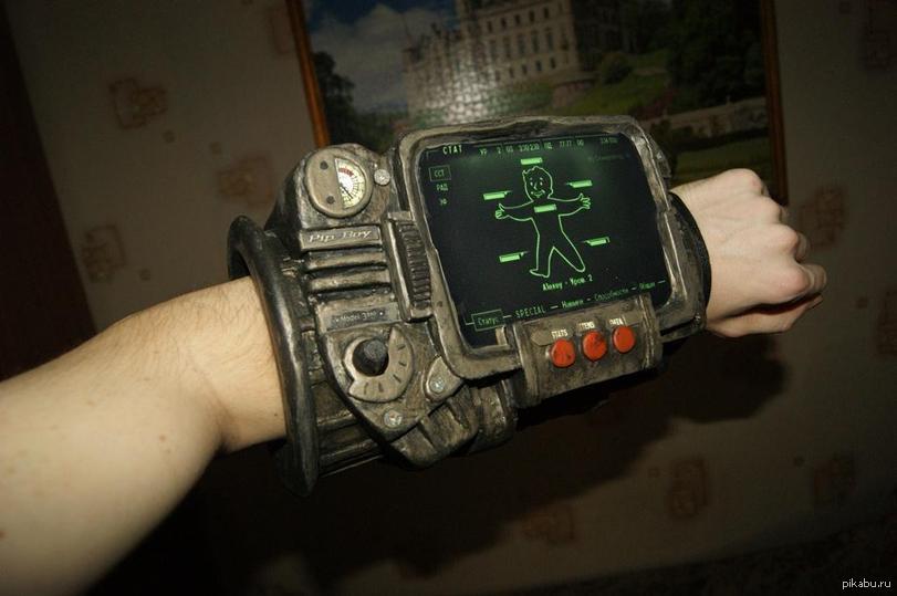 Огромная час. Pipboy 3000 Fallout 3. Игра Fallout 3 Pip boy. Фоллаут 4 наручные часы. Фоллаут часы пип бой.