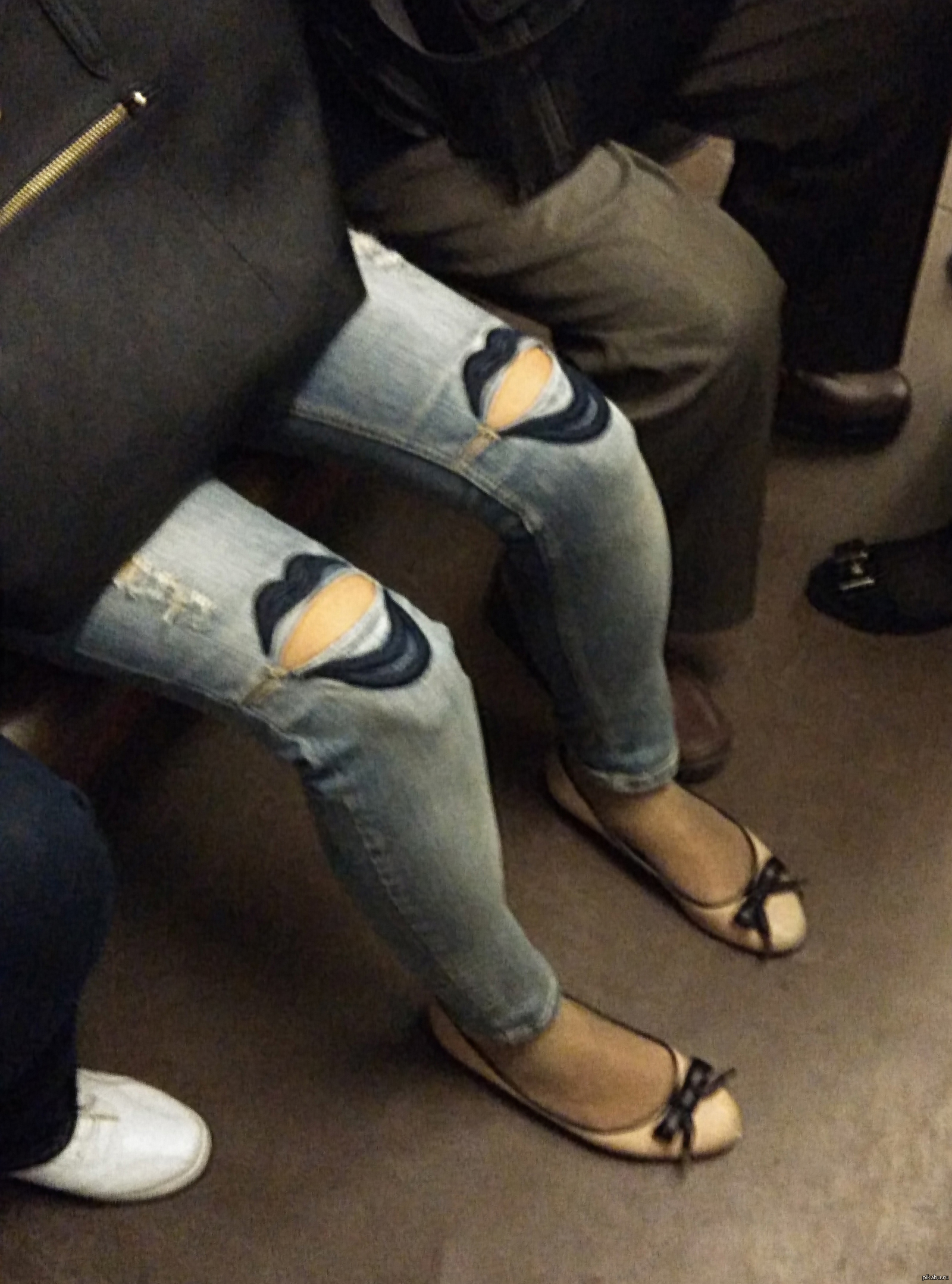 Рваные джинсы смешные