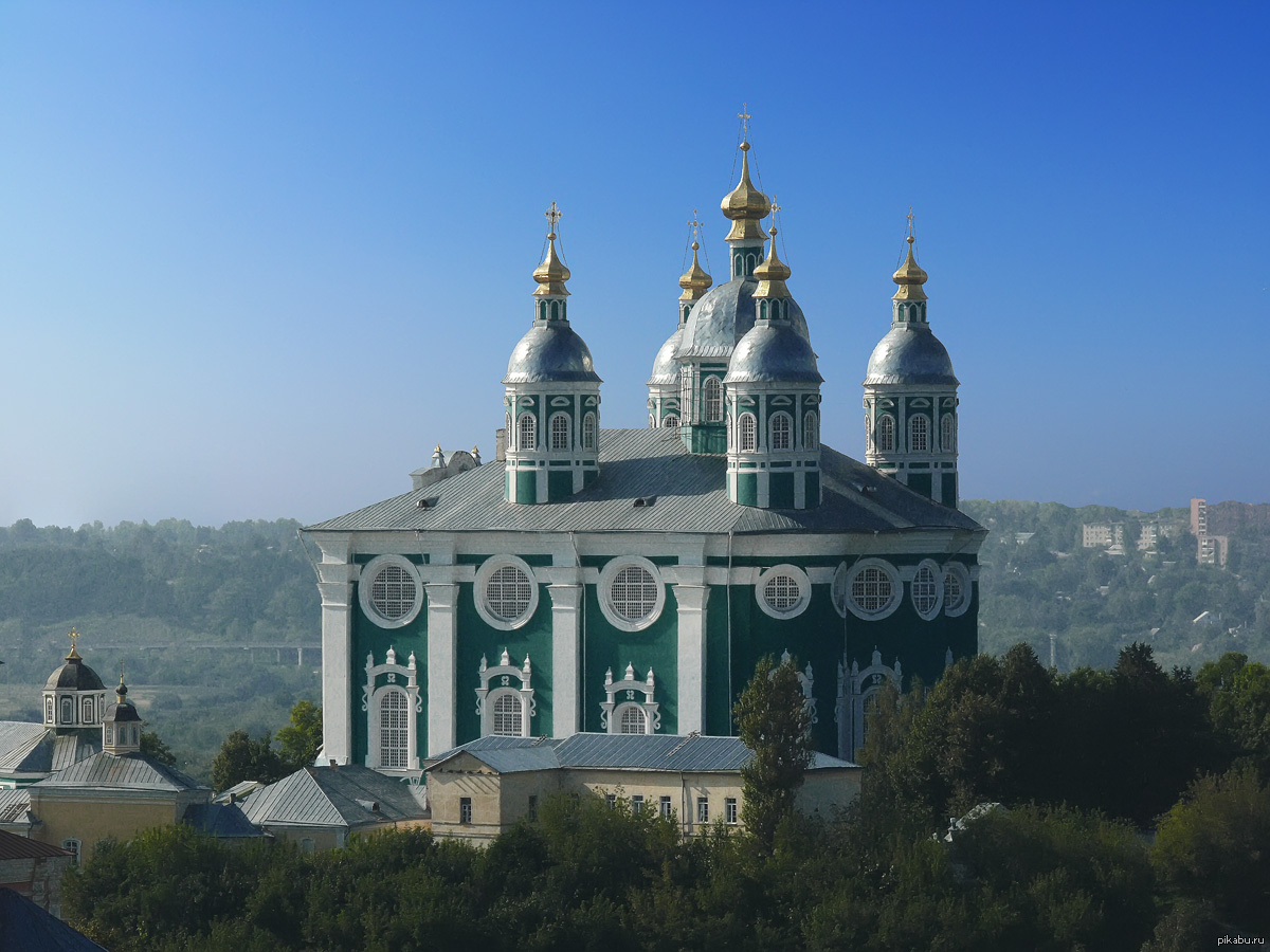 Храм города смоленска. Свято-Успенский кафедральный собор Смоленск. Успенский собор Смоленск. Кафедральный собор Успения Пресвятой Богородицы. Храм собор Успения Божией матери Смоленск.