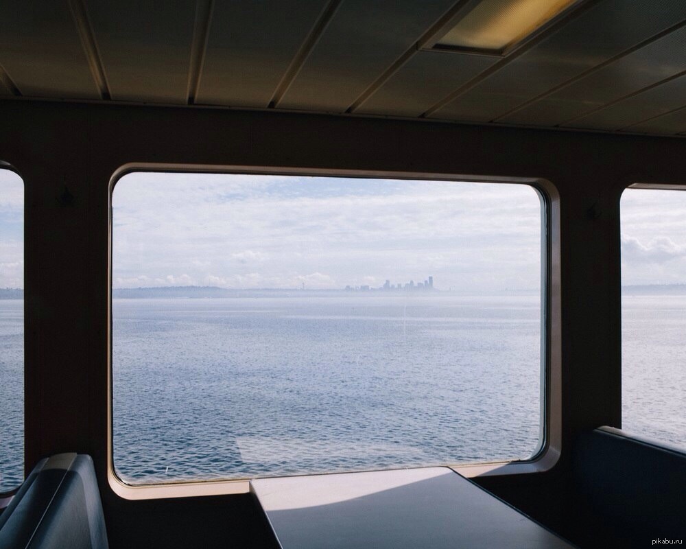 Вид с поезда на море