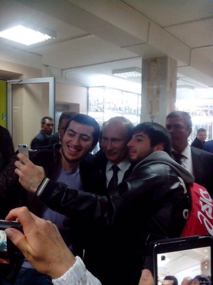 Селфи с путиным. Путин Владимир Владимирович селфи. Сфоткался с Путиным. Даг селфи