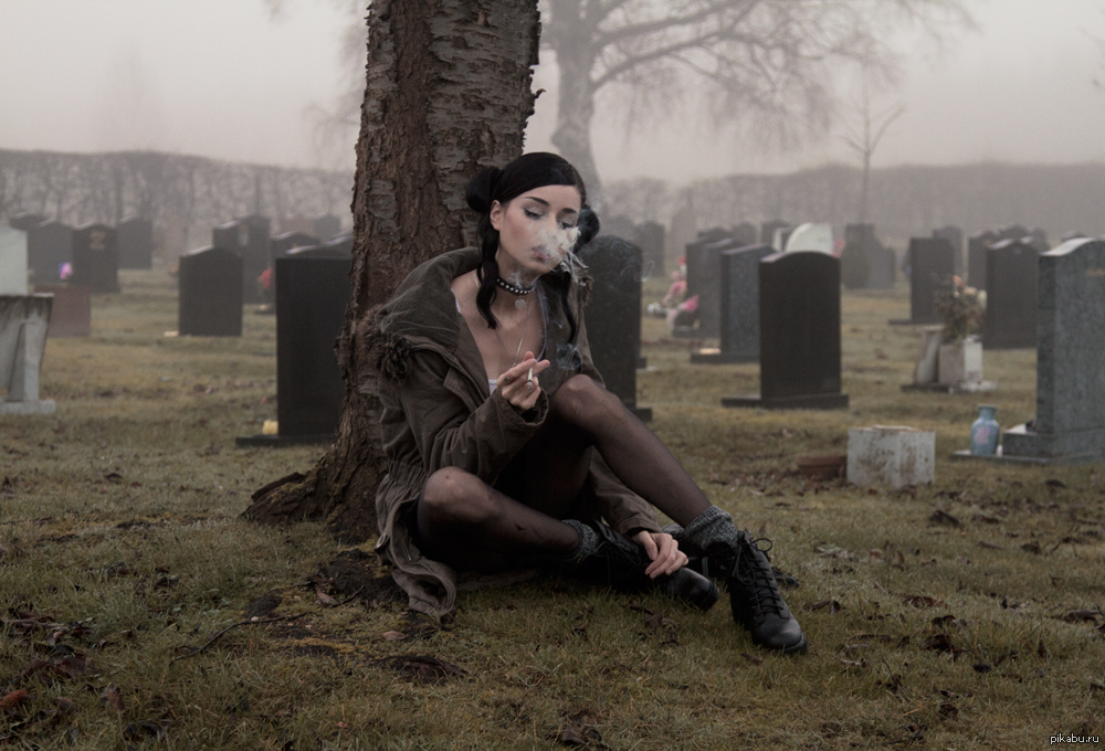 Meet you at the graveyard sovan truong. Felice Fawn фотосессия на кладбище. Фелис фавн арт.
