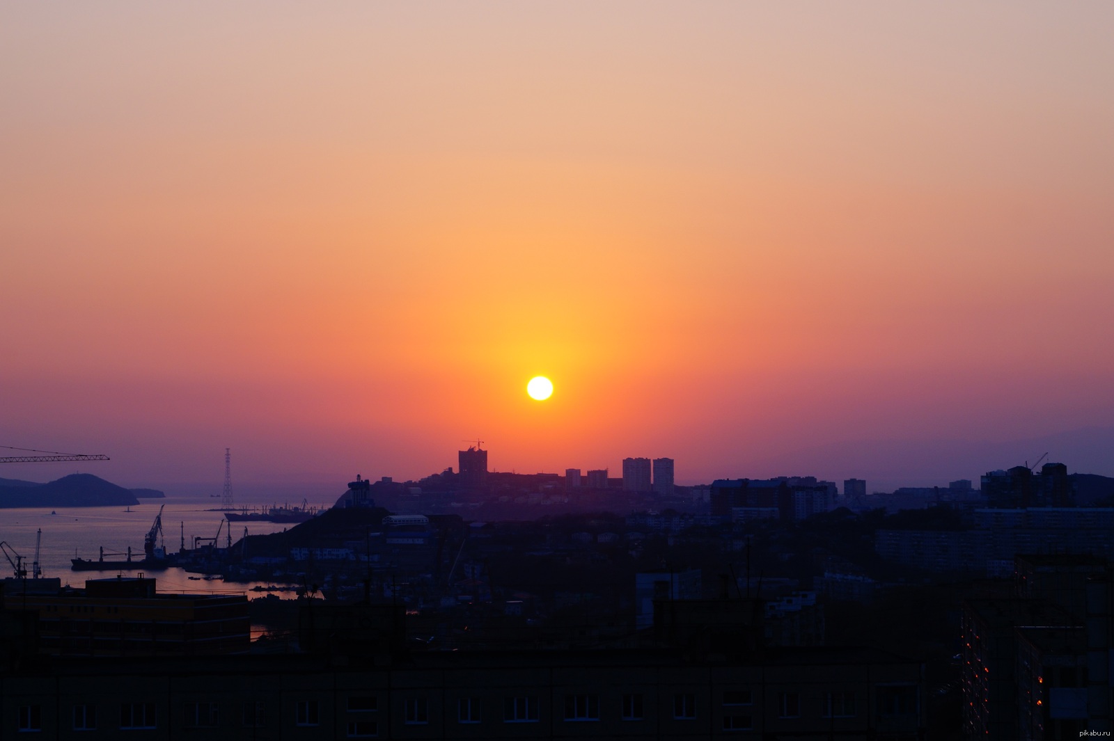 Рассвет во владивостоке. Владивосток солнце. Владивосток закат. Восход солнца во Владивостоке. Закат над Владивостоком.