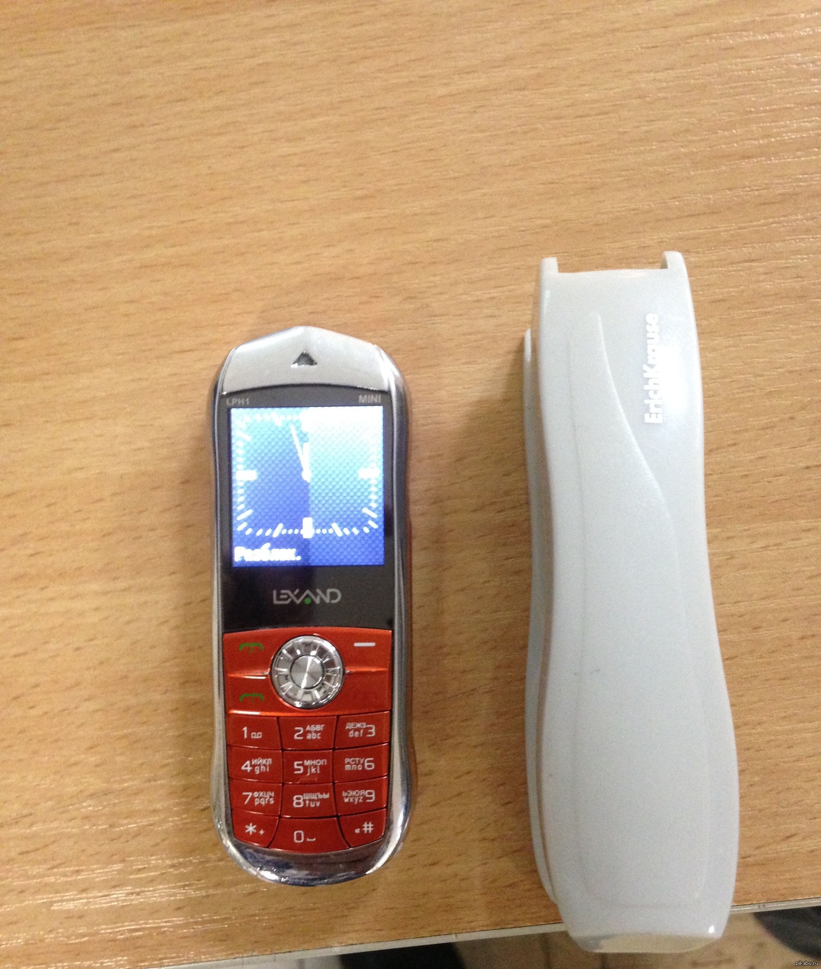 Мини маленький телефон. Маленький телефон. Очень маленький телефон. Самый маленький мобильный телефон. Маленький сотовый телефон машинка.