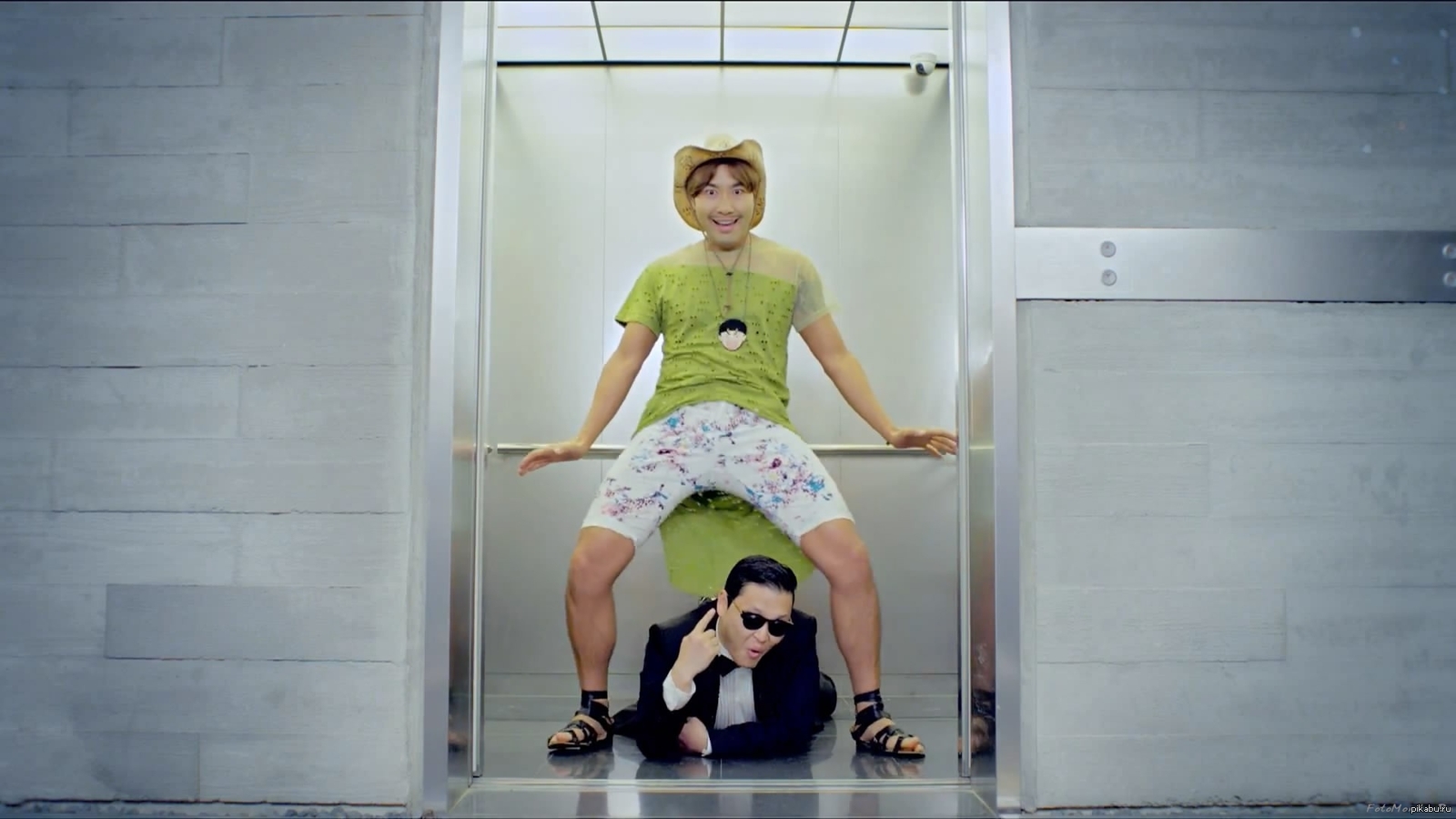 Стайл песня. Psy - Gangnam Style(강남스타일) m/v. Psy Gangnam Style в лифте. Oppa Gangnam Style в лифте. Клип Oppa Gangnam Style.