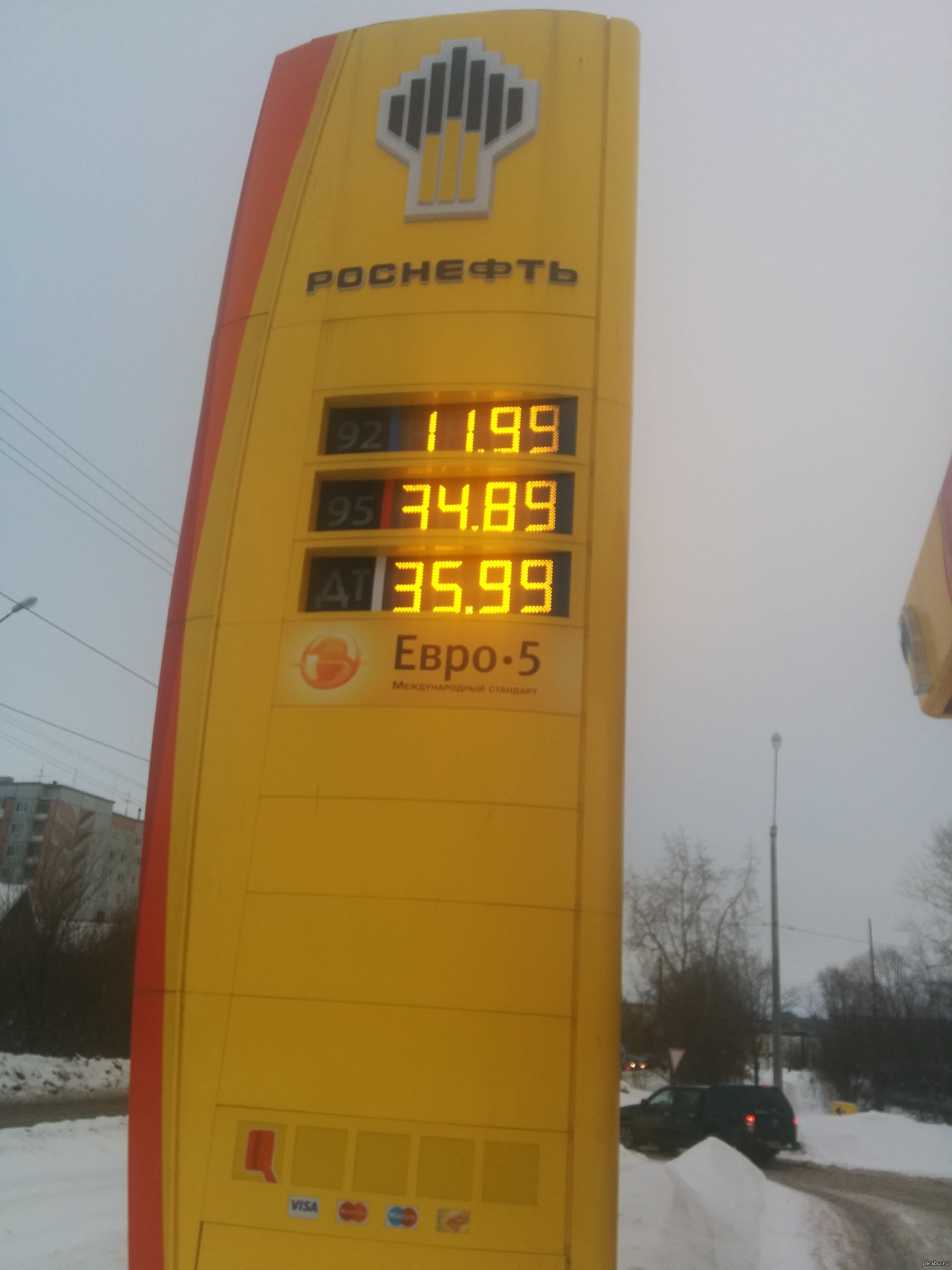 Роснефть бензин. Литр бензина на 92 на Роснефти. 92 Бензин Роснефть. 95 Бензин Роснефть. Бензин за литр Роснефть.