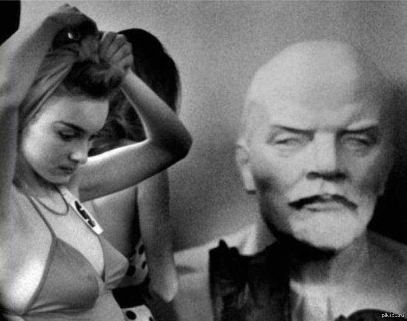 Стих про ленина с кудрявой головой. Ленин маленький с кудрявой головой стих. Стихотворение про маленького ленина с кудрявой головой. Стихотворение когда был ленин маленький с кудрявой. Был маленький с кудрявой головой.