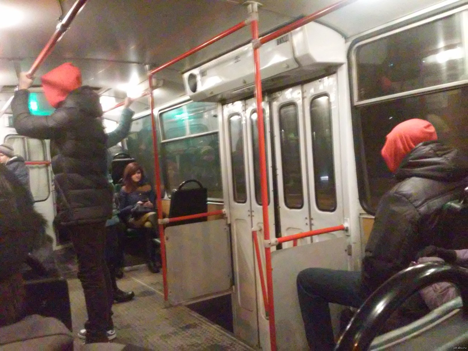 В тролейбусе... | Пикабу