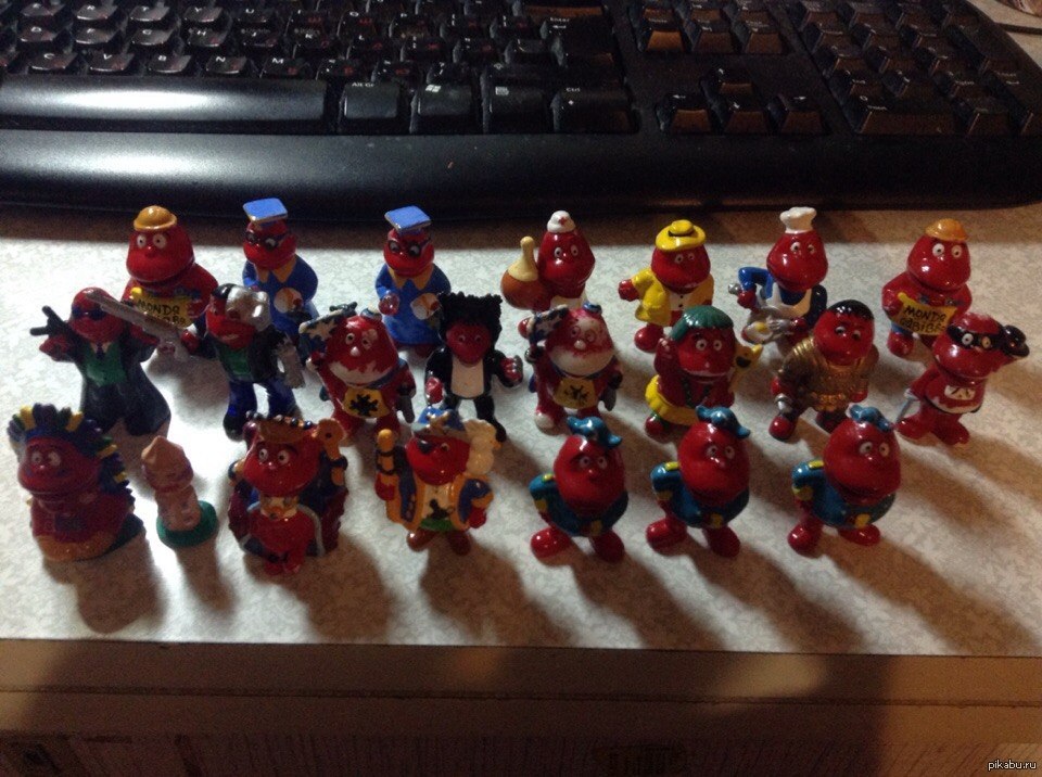 Шоколадное яйцо mega secret «чудики». Распаковка киндера сюрприза. Продукция киндер. Яйцо киндер сюрприз. Чудики игрушки киндер сюрприз.