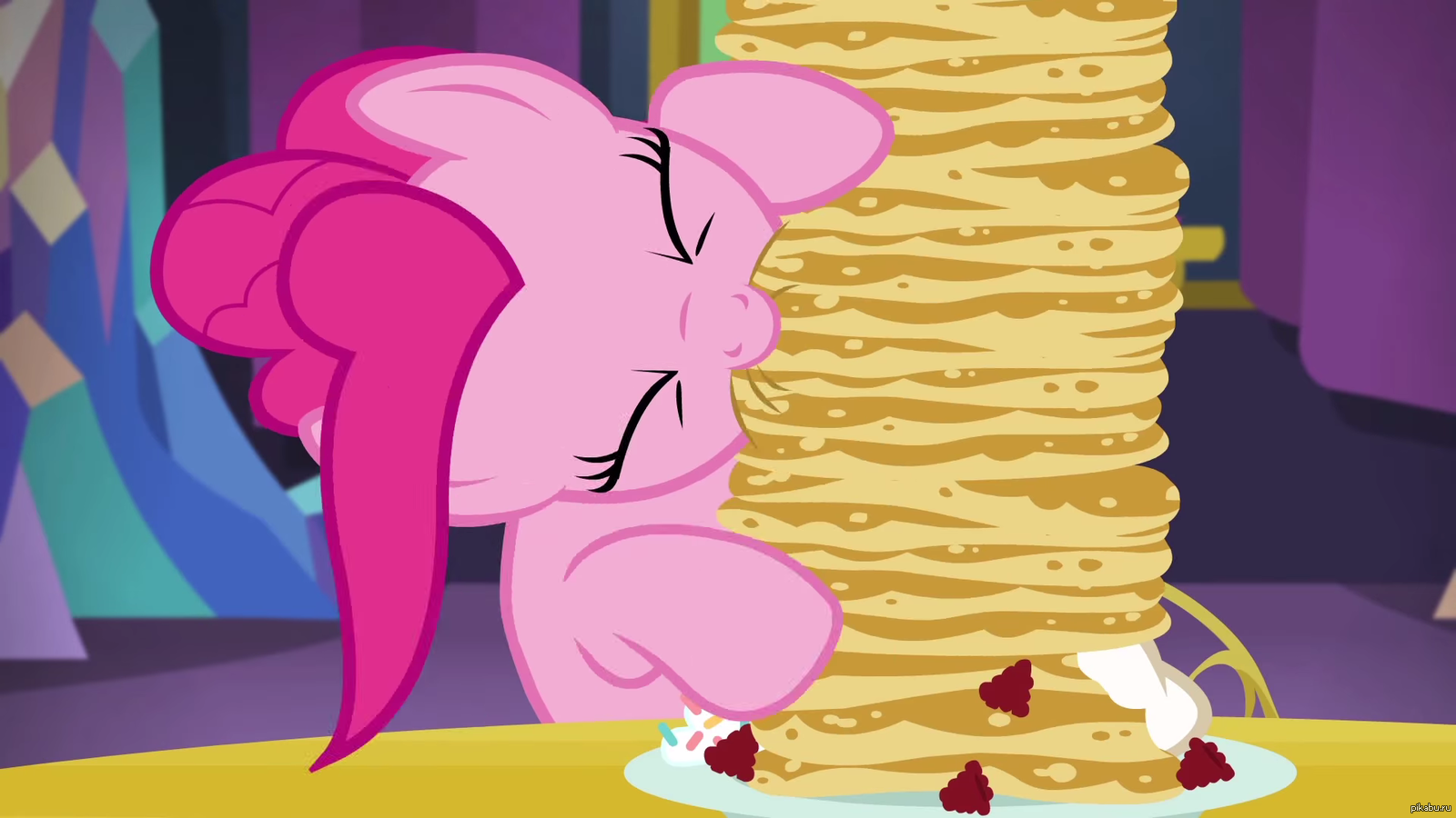 Could you on the light please. Пони ест. Пони кушает пони. My little Pony блинчики. Поедание пони.